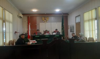 " SRI WAHYUNI HADAPI SIDANG KEDUA KASUS PEMALSUAN IJAZAH : FAKTA MENGEJUTKAN TERUNGKAP, TAHANAN KOTA JADI SOROTAN PUBLIK " 