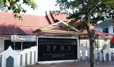 " SIDANG KETIGA KASUS PEMALSUAN IJAZAH KADES AMIN JAYA TERTUNDA, HAKIM KETUA BERDUKA : PROSES HUKUM KEMBALI DIPERTANYAKAN  MENGAPA TERDAKWA BELUM DITAHAN ? "