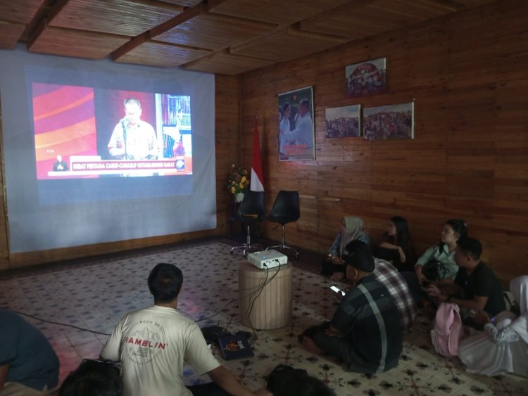 " WARGA APRESIASI KOMITMEN CALON DALAM MENYUSUN VISI MEMBANGUN KOBAR YANG LEBIH MAJU DAN BERMARTABAT DI DEBAT PERDANA PILKADA KOBAR "