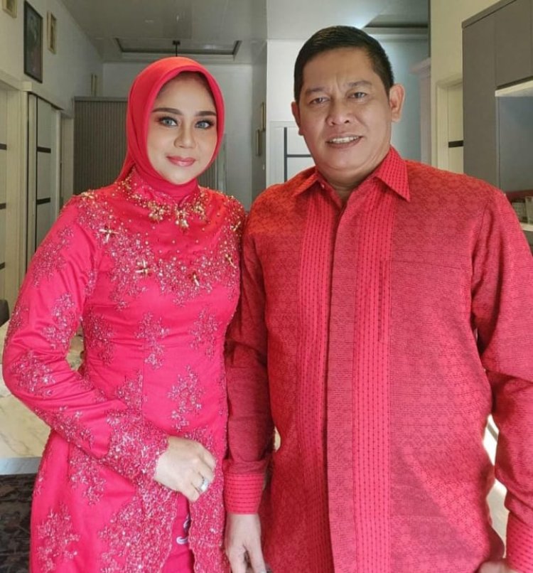 " RAHMAT HIDAYAT DAN KARTIKA SARI: TELADAN HARMONI KELUARGA DALAM PERJUANGAN MENUJU KOBAR BERMARTABAT "