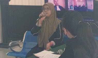 " DARI KANTOR DESA KE RUANG SIDANG : HUKUM DIUJI, SRI WAHYUNI MASIH BERKUASA MESKI STATUS TERDAKWA "