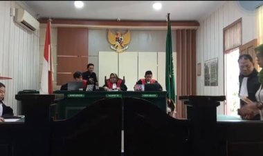 " SIDANG KILAT SRI WAHYUNI : DUA MENIT YANG MENGGUNCANG, HUKUM SERIUS ATAU SEKEDAR RITUAL PROSEDURAL " 