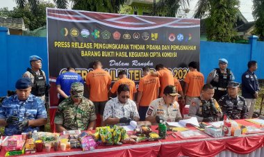 " PEMUSNAHAN RIBUAN BARANG BUKTI : POLRES KOBAR TEGASKAN KOMITMEN ANTI KEJAHATAN DEMI KAMTIBMAS JELANG LIBUR AKHIR TAHUN " 