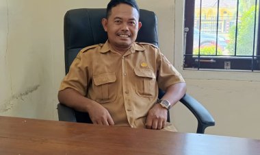 " REVOLUSI DESA SUNGAI PAKIT : KEPALA DESA KUSAIRI CETAK SEJARAH SERAHKAN 176 SERTIFIKAT TANAH UNTUK WARGA BUKTI NYATA KEPEMIMPINAN VISIONER "