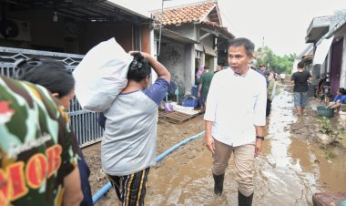 " BENCANA BANJIR BANDANG CIREBON : BEY MACHMUDIN TINJAU LANGSUNG LOKASI TERDAMPAK DAN PASTIKAN PENANGANAN CEPAT JADI PRIORITAS "