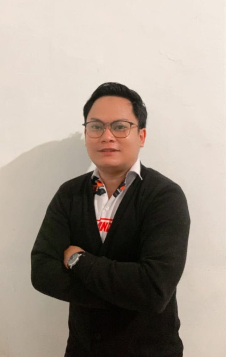 " MUHAMMAD RIVA ADITYA PRATAMA : PEMIMPIN MUDA MULTITALENTA PELOPOR INSPIRASI DAN LITERASI SERTA PENGGERAK PERUBAHAN DARI KALIMANTAN " 