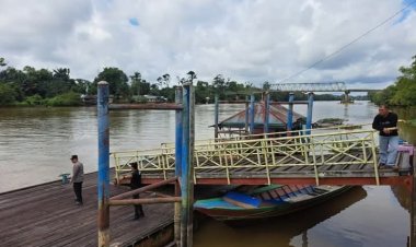 " POLSEK KOTAWARINGIN LAMA LAKUKAN PATROLI SUNGAI SERTA PERINGATKAN WARGA DARI ANCAMAN HUJAN DERAS DAN BANJIR "