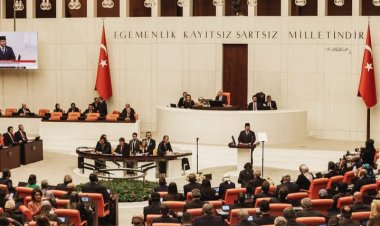 " PIDATO KENEGARAAN DI PARLEMEN : PRESIDEN PRABOWO SERUKAN KOLABORASI INDONESIA –TURKIYE DEMI PERDAMAIAN GLOBAL DAN KESEJAHTERAAN UMAT MANUSIA "