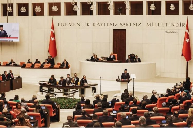 " PIDATO KENEGARAAN DI PARLEMEN : PRESIDEN PRABOWO SERUKAN KOLABORASI INDONESIA –TURKIYE DEMI PERDAMAIAN GLOBAL DAN KESEJAHTERAAN UMAT MANUSIA "