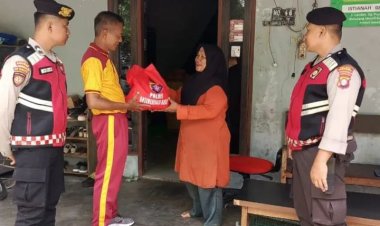 " BAKTI TANPA SEKAT : POLRES KOBAR HADIRKAN SENTUHAN KEMANUSIAAN LEWAT BANSOS " 