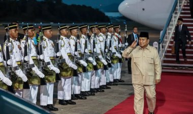 " DISAMBUT DENGAN PENUH KEHORMATAN DI MALAYSIA, PRESIDEN RI TEGASKAN KOMITMEN INKLUSIVITAS DAN KEBERLANJUTAN ASEAN JADI PILAR STABILITAS DAN INOVASI GLOBAL "