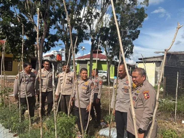 " BAHARKAM POLRI KAGUMI INOVASI KETAHANAN PANGAN DI POLSEK PANGKALAN BANTENG : PILAR STABILITAS NASIONAL TUMBUH DARI AKAR TERDEPAN " 