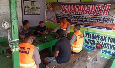 " PETANI CERDAS, ALAM LESTARI : POLRES KOBAR TURUN LANGSUNG SOSIALISASIKAN BAHAYA PEMBAKARAN LAHAN KEPADA KELOMPOK TANI NATAI GELUGUR " 