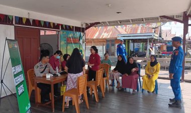 “ POLRES KOBAR HADIR MENYENTUH HATI RAKYAT : BHAKTI KESEHATAN DAN HOME VISIT DI KELURAHAN RAJA SEBERANG JADI SIMBOL POLISI HUMANIS ”