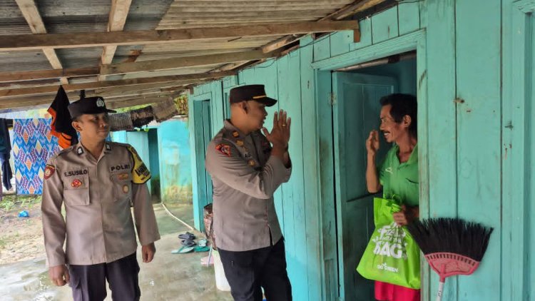 “ POLRI HADIR UNTUK RAKYAT : POLSEK PANGKALAN BANTENG TEBAR KEPEDULIAN LEWAT BANSOS UNTUK WARGA ”